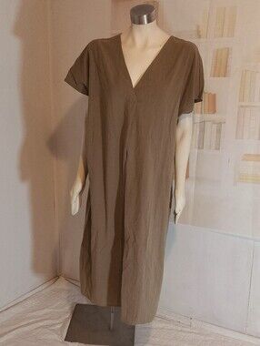 Classic V-Neck Midi Dress in Olive